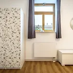 Wunderschoene In Sanierter Villa! Incl Wifi Apartment