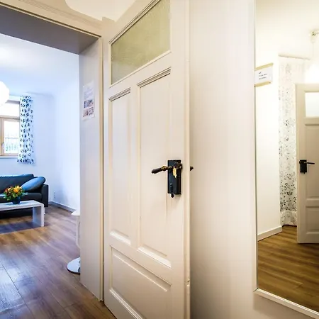 Wunderschoene In Sanierter Villa! Incl Wifi *