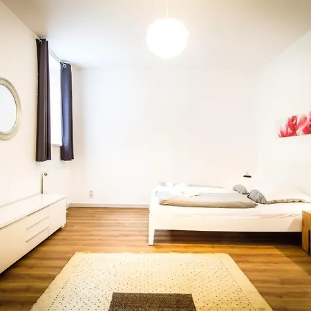 Wunderschoene In Sanierter Villa! Incl Wifi Апартаменты Дрезден