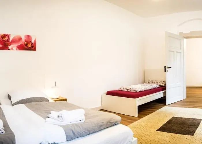Wunderschoene In Sanierter Villa! Incl Wifi Apartman *