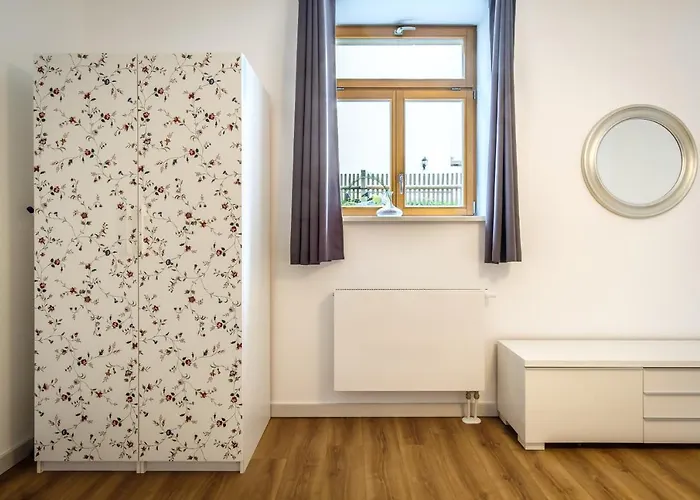 Wunderschoene In Sanierter Villa! Incl Wifi Apartman