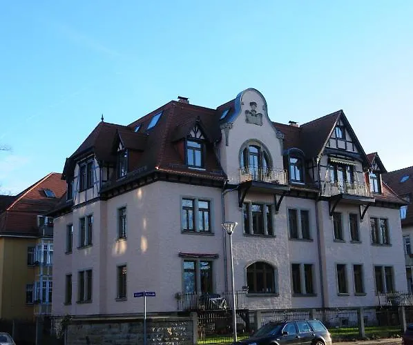 Wunderschoene In Sanierter Villa! Incl Wifi Drezda